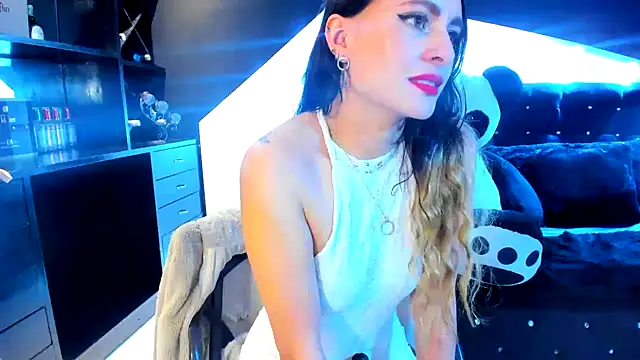 Coral Gibson online show from February 28, 2025, 6:41 pm