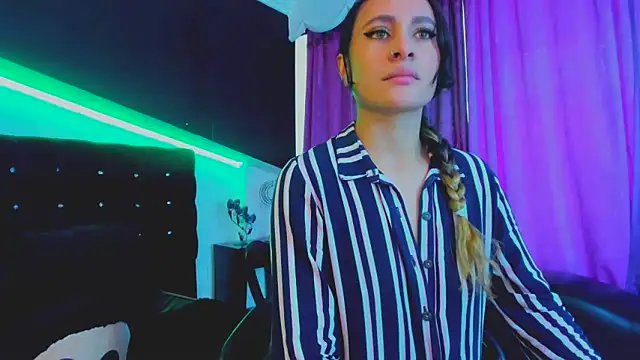 Coral Gibson online show from March 20, 2025, 12:22 pm