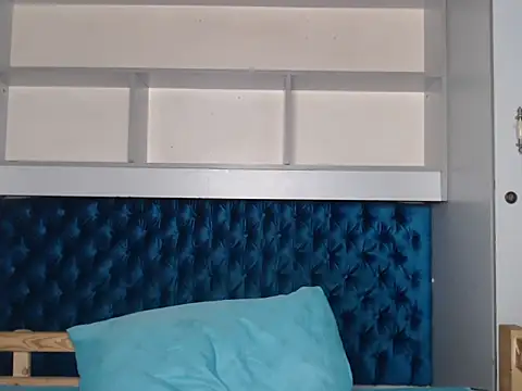 Zeeyonce696 online show from January 19, 2025, 12:28 am