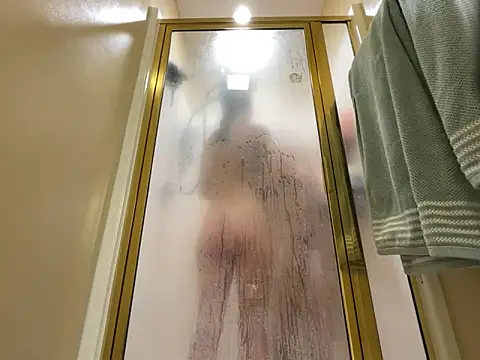 Maxinebabyyy online show from December 17, 2024, 6:20 pm