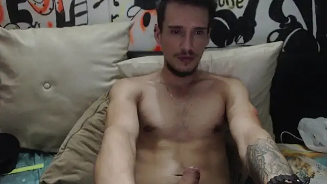 roystonee01 online show from October 18, 2025, 7:53 am