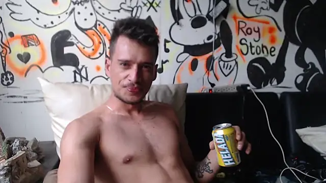 roystonee01 online show from December 17, 2025, 11:27 am