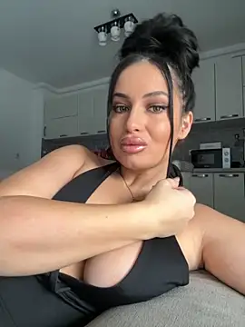 melissablack online show from October 7, 2025, 7:27 am