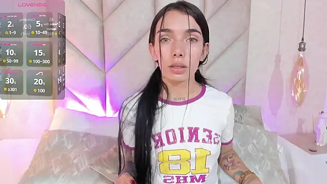 Mollymoon1 online show from December 9, 2024, 8:54 pm