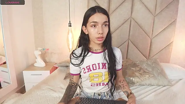 Mollymoon1 online show from January 15, 2025, 3:43 am