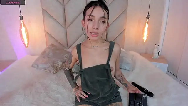 Mollymoon1 online show from January 31, 2025, 9:16 pm