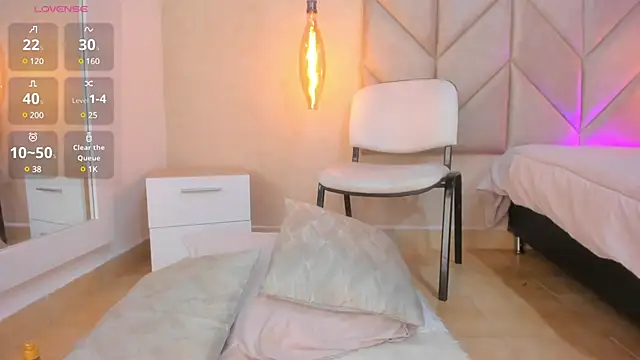 Mollymoon1 online show from March 9, 2025, 12:42 am