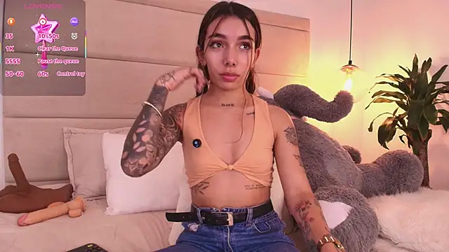 Mollymoon1 online show from September 18, 2025, 8:00 pm