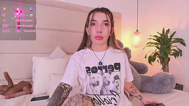 Mollymoon1 online show from September 19, 2025, 9:15 pm