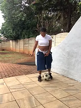 Pearl 00 online show from October 18, 2025, 11:00 am