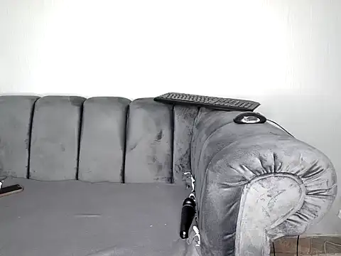 Pearl 00 online show from November 6, 2025, 9:59 pm