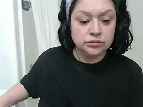 AlyssiaAmoreXO online show from February 18, 2025, 1:11 pm