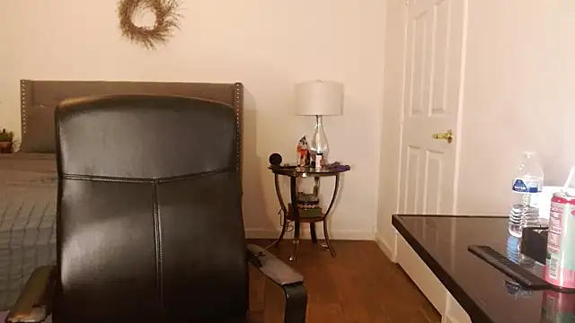 AlyssiaAmoreXO online show from November 13, 2025, 3:55 pm