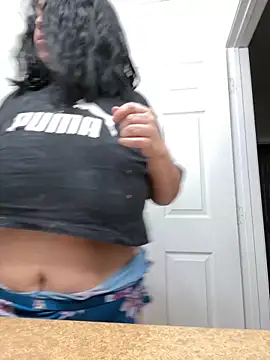 AlyssiaAmoreXO online show from December 18, 2025, 4:46 pm