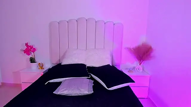 Sarajonnes online show from March 12, 2025, 9:56 pm