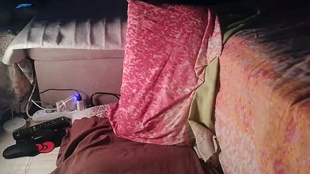 VeneRed online show from February 27, 2025, 5:26 pm