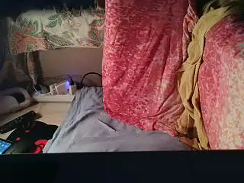 VeneRed online show from March 11, 2025, 6:52 pm