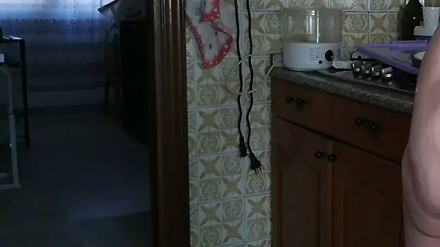 VeneRed online show from September 21, 2025, 9:44 am