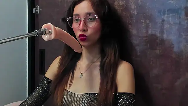 doll bella  online show from February 23, 2025, 8:00 pm