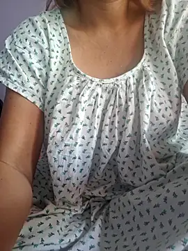 Melody Shyla online show from December 4, 2025, 3:27 am