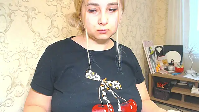 DolphinDreams online show from April 25, 2026, 1:14 pm