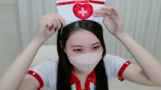 yuki room online show from November 5, 2025, 1:11 pm