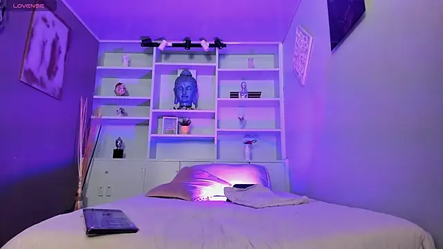 Lucy Williiams online show from March 19, 2025, 7:27 pm