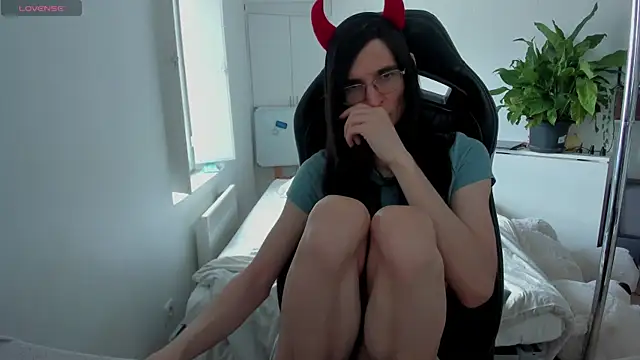 CeriseLapine online show from March 11, 2025, 7:48 am