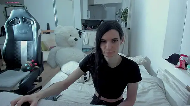 CeriseLapine online show from March 16, 2025, 8:00 pm