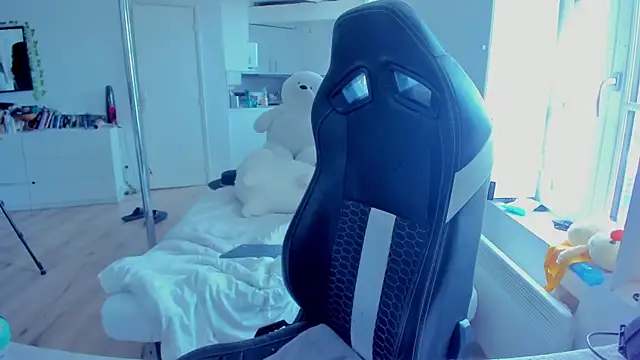 CeriseLapine online show from March 21, 2025, 8:39 am