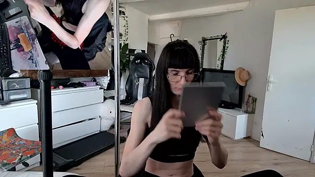 CeriseLapine online show from November 15, 2025, 12:02 pm