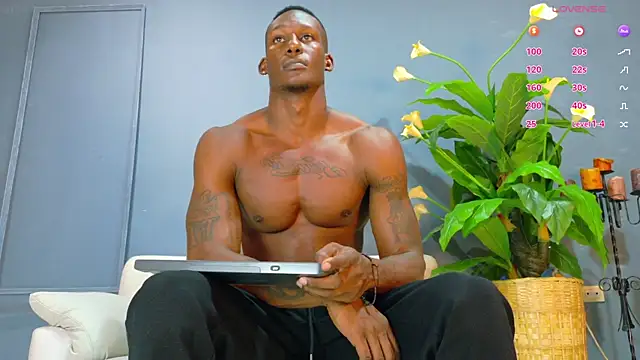 Iker bigdick online show from November 6, 2025, 7:26 pm