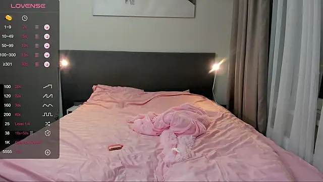 jesssicamooon online show from September 23, 2025, 6:55 pm