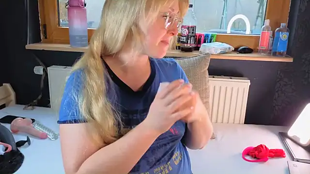 SherryOutdoor1 online show from December 22, 2025, 9:06 am