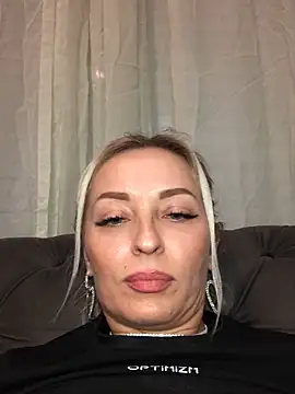 Diamond Bunny  online show from February 2, 2025, 5:04 pm