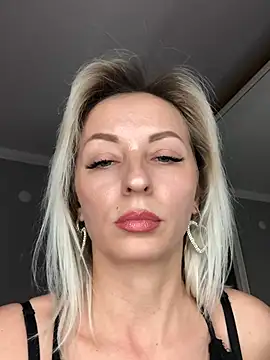 Diamond Bunny  online show from March 18, 2025, 3:53 pm