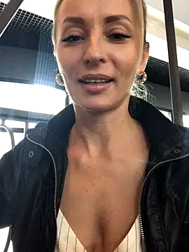 Diamond Bunny  online show from September 23, 2025, 4:32 pm