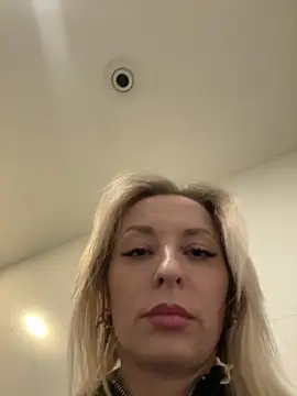 Diamond Bunny  online show from November 19, 2025, 2:39 pm