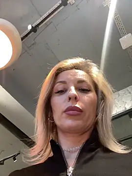 Diamond Bunny  online show from February 9, 2026, 4:22 pm