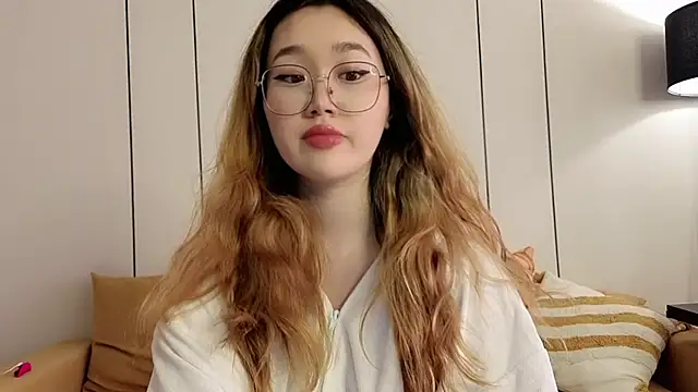 Jennatyan online show from April 17, 2026, 6:16 am