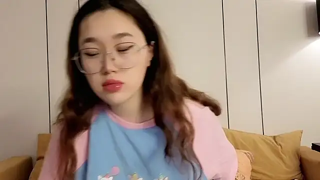 Jennatyan online show from June 5, 2026, 2:51 am