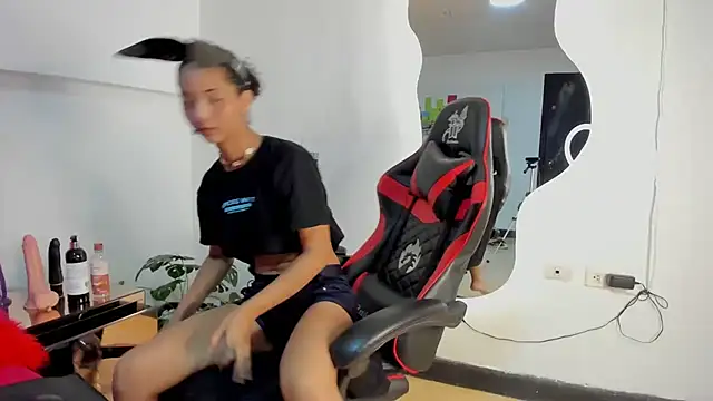 Milanxht online show from January 18, 2025, 9:55 pm