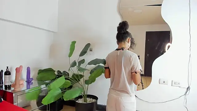 Milanxht online show from February 28, 2025, 9:01 pm