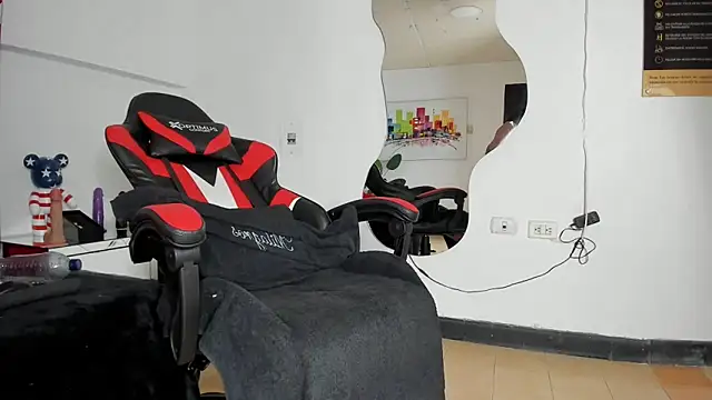 Milanxht online show from March 17, 2025, 11:54 pm