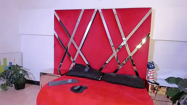 Milanxht online show from October 10, 2025, 8:30 pm