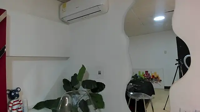 Milanxht online show from October 12, 2025, 8:30 pm