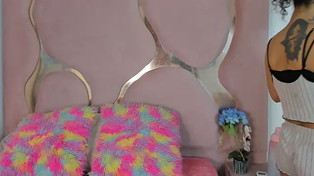 Milanxht online show from November 7, 2025, 9:04 pm