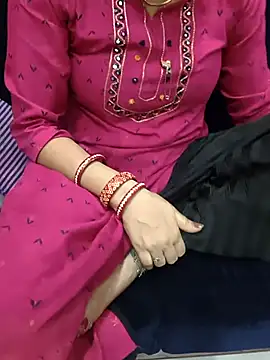 kaveerpooja947 online show from May 6, 2026, 5:18 pm
