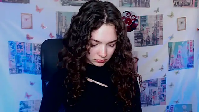  SusieSu  online show from April 22, 2026, 12:07 pm