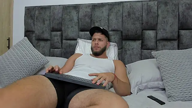 BastianFerrari online show from December 21, 2024, 10:40 pm